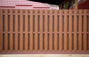 Оптимальное расстояние между штакетником в заборе.