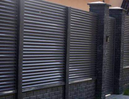 Как установить забор-жалюзи самостоятельно